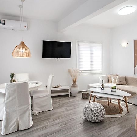 Capolavoro, Boutique Apartment With Unique Rooftop Скиатос Экстерьер фото