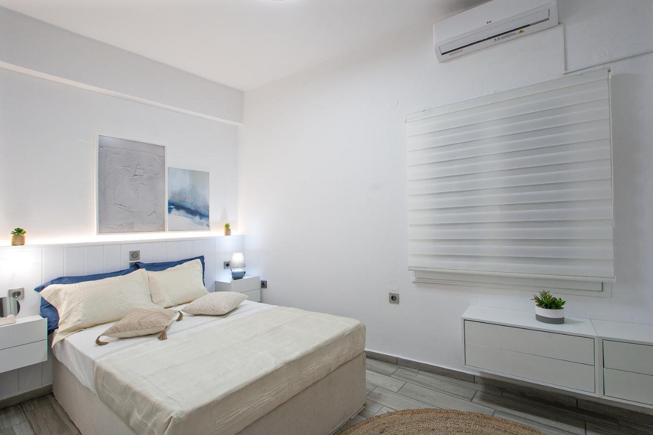 Capolavoro, Boutique Apartment With Unique Rooftop Скиатос Экстерьер фото